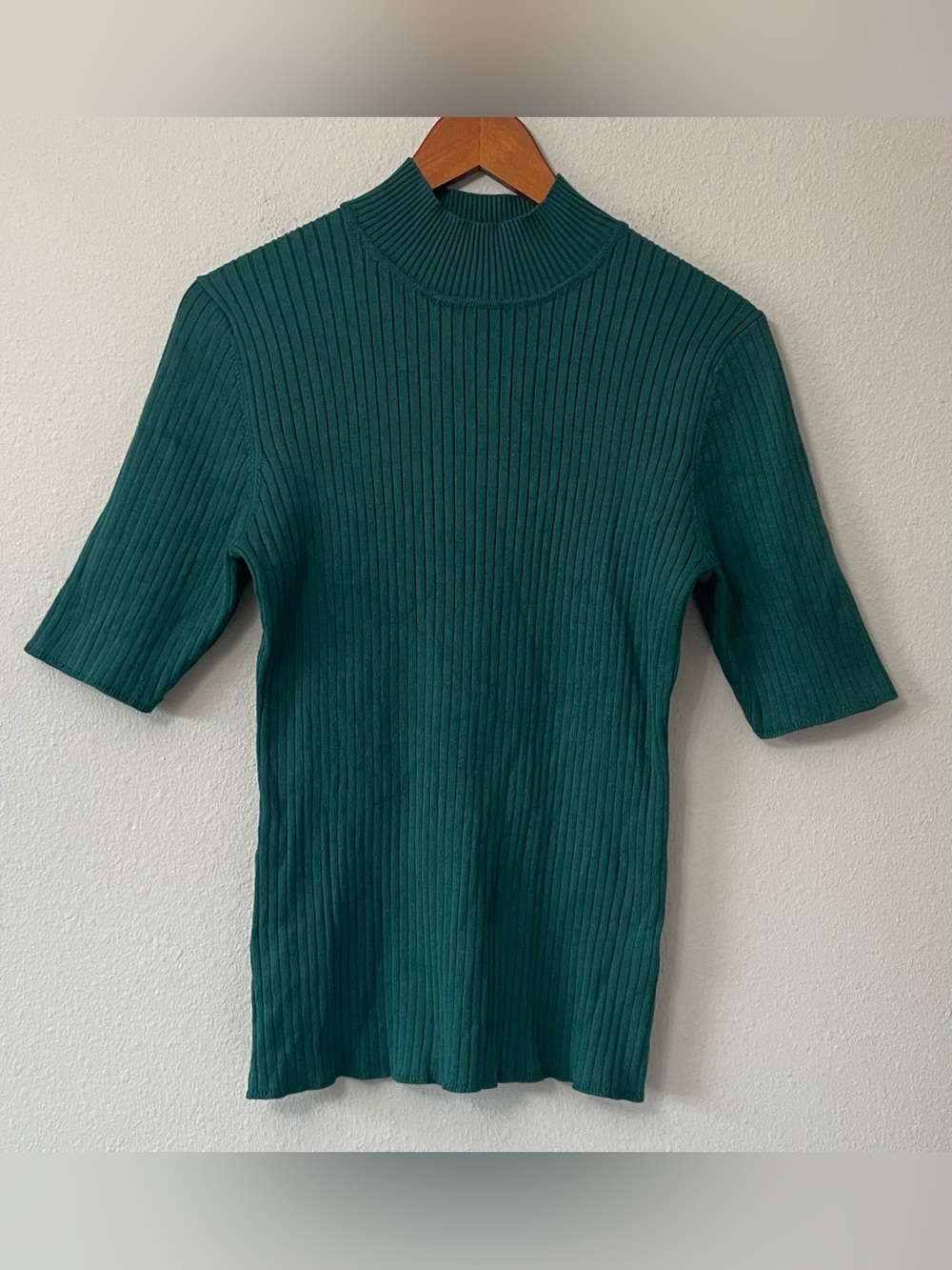 Madison Grey Women’s Large Emerald Green Ribbed Mock Neck Short Sleeve Top